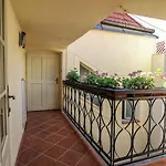 شقة Castle Duplex By Interhome