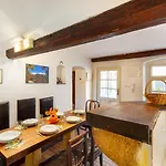 شقة Castle Duplex By Interhome